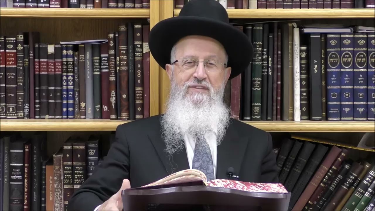 הגאון הרב אברהם יוסף שליט"א האם מותר לוותר על הדלקה בזמן כדי להדליק עם כל המשפחה בזמן מאוחר יותר