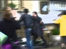 hona hemen zurriola ekipoaren lehenengo misioaren kronika!!

hauek ziren gure helburuak:
1) maria kristina barrutik ezagutzea
2) ritxarrekin topo egitea
3) handik zebiltzan frikien kontura barre eitea(ya, hala ere azkenerako gu ere friki zirkoaren parte bihurtu ginen)

besterik gabe, muxu bat zuei! a, ta aztu gabe, milesker, david!

---------------------------------------

cast: be�at, estitxu, larraitz, david, caietana (bost ajola nola idazten den,e!), arturo vals, pilar rubio, kamera kaf�ko gizontxoa, juan diego, richard gere, petrileko amonak (hauek eztia agertzen ba�o uste det goatzen ditugula, ez?jajja)...

sariak: bai, zinemaldian laburmetraia onenari saria eman ziguten! klaro!