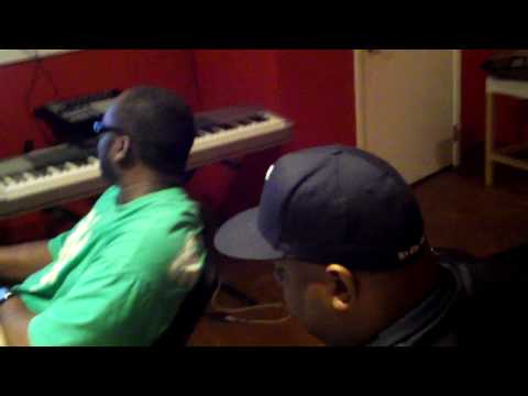 DJ DU2CE STAY GRINDING