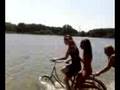 En dan fiets je t water in..