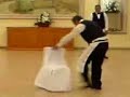 eL mESERO bAILADOR. eL mESERO bAILADOR.
