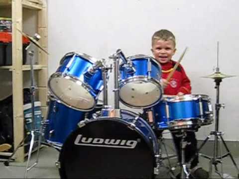 Drum Kid 3 years old - Schlag die Trommel!  :0)