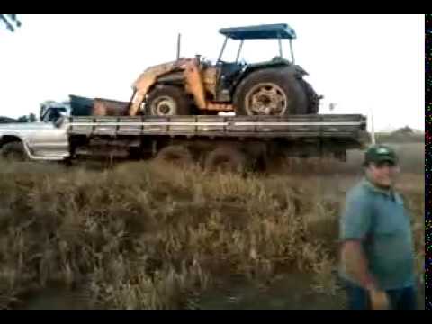 F1000 4X4 TURBO TRATORMEC ARRASTANDO CAMINHAO TRUCK ATOLADO