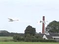 2 knobbelzwanen vliegen in formatie laag over de polder 2 knobbelzwanen vliegen in formatie laag over de polder