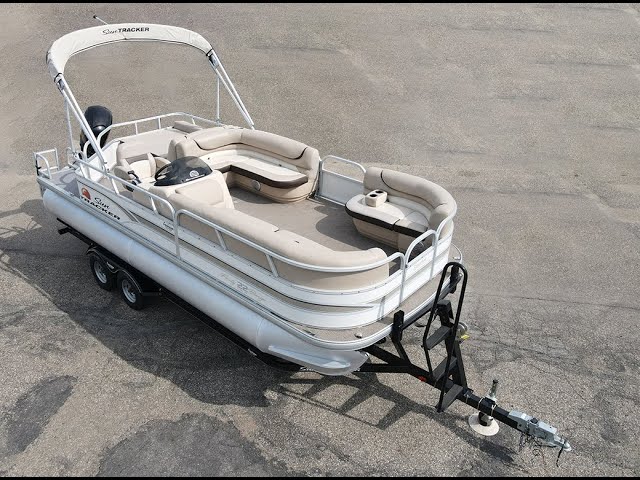 used boat 2015 SunTracker Party Barge RF22  Mercury 90 ELPT 4S in Powerboats & Motorboats in Prince Albert
