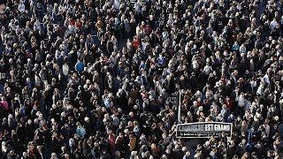 Fransa'da yüz binler Cumhuriyet Yürüyüşü'ne katılıyor