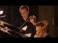 To intention of english speakers : First part of many amazing videos.Ensemble : Capriccio StravaganteChef : Skip SempéMouvement : Ouverture III, Opus XIII.Compositeur : Jean-Marie Leclair (1697-1764)Enregistré au : Salon Hercules du château de Versailles (2005).Violons :Sophie GentTuomo SuniFlûtes :Julien MartinItay JedlinBasse de viole :Josh CheathamClavecin :Skip Sempé