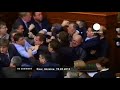 Intanto, al parlamento ucraino ... http://www.youtube.com/watch?v=b4I4gUwE_jc