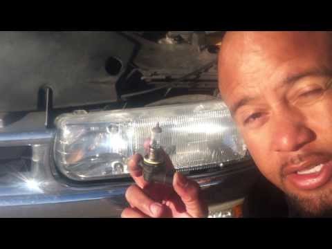 4 MINUTE EASY HEAD LIGHT BULB CHANGE/REPLACEMENT CHEVY TAHOE 2004