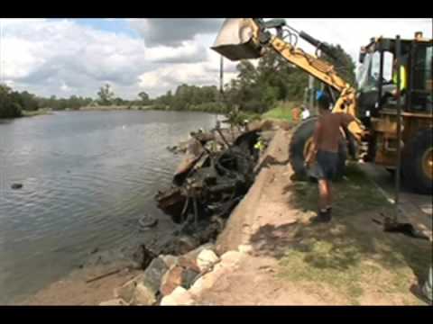 Police recover car wrecks from Georges River