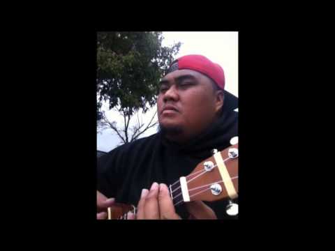 how to turn ukulele