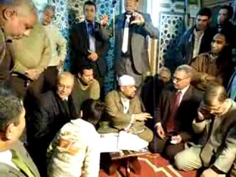 العوا يشهد على عقد زواج عروسين بأسيوط