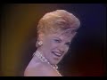 Mirla Castellanos, este es el video de esta hermosa cancion que tanto nos identifica como pais, y en la que  Mirla la viste de gala con su hermosa voz. Excelente.