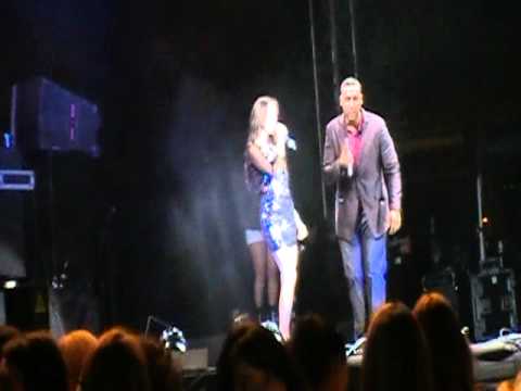 Don Omar Ft. Natti Natasha  -  Dutty Love @ Colombia [Live] (2011)
		 