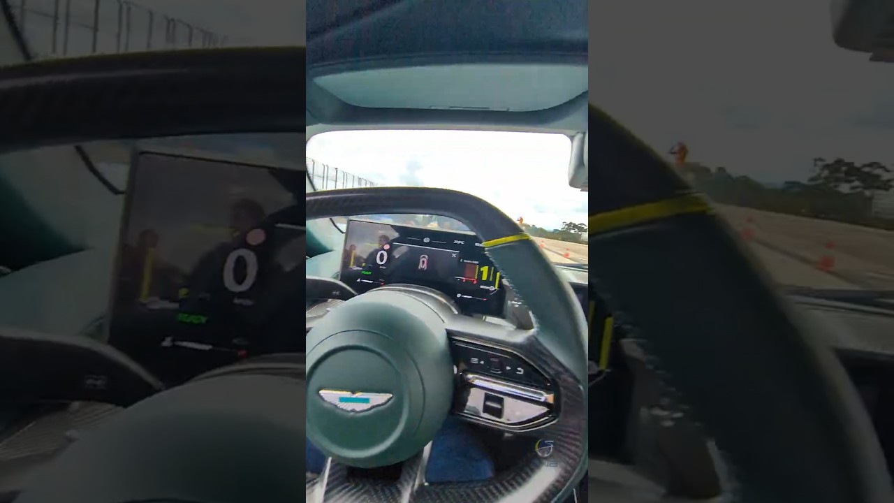 Um parade abordo de um Aston Martin Valhalla #shorts