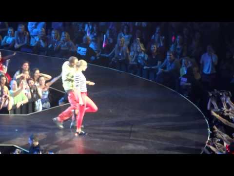 Taylor Swift & B.o.B. - Both of Us (Red Tour, Atlanta)