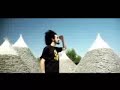 caparezza al bano vieni a ballare in puglia (video ufficiale)