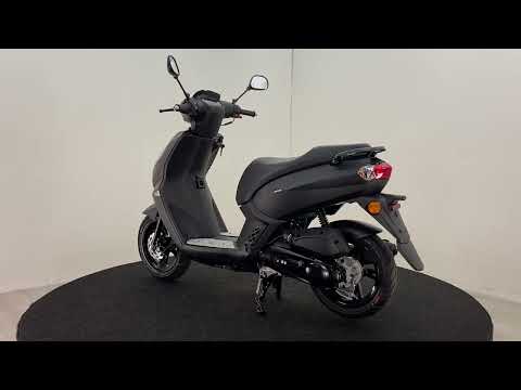 12Peugeot Kisbee Special E5 Black Edition E5+