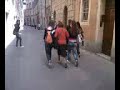 ...la mia prof di francese ke prende x mano nen� (appena svegliata)& lalla e le fa saltellare x tutta la strada!!!