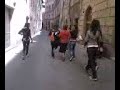 ...la mia prof di francese ke prende x mano nen� (appena svegliata)& lalla e le fa saltellare x tutta la strada!!!