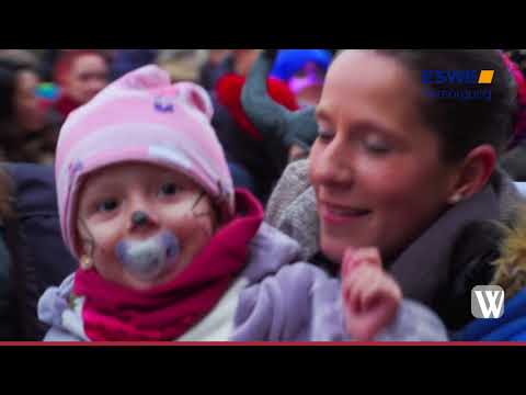 Wiesbaden: Narren stürmen nach dem traditionellen Kin ...