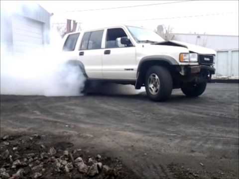 How to destroy an Isuzu Trooper in less than 10 minutes!