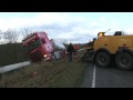 Lastbil k&oslash;rt i gr&oslash;ften. Rute 28 mellem Vejle og B&oslash;rkop. 12/12-2009. Formiddag.