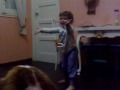 Tocando el bombo de tessy !!! ella baila!!!