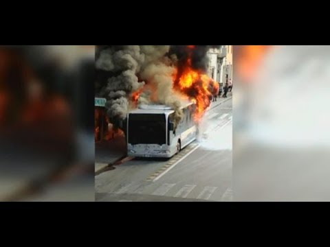 schlechte Wartung? Brennende Linienbusse stellen Rom ...