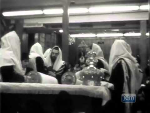 a lubavicsi rebbe: A Rebbét a Tórához szólítják