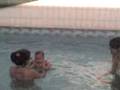 primeiro banho de piscina