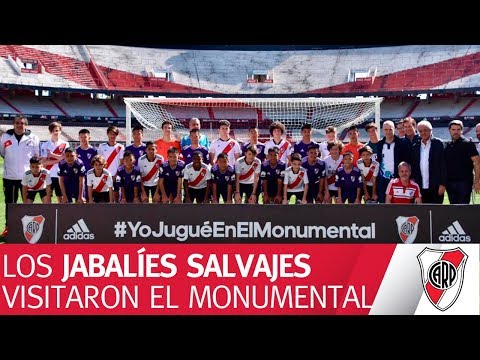 Los niños tailandeses vinieron al Monumental en una visita muy especial
