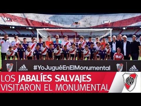 Los nios tailandeses vinieron al Monumental en una visita muy especial