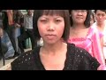 ?�y l� c�u chuy?n v? anh ch�ng ?�nh gi?y. tr??c kia khi x?ng gi� c�n th?p, ai c?ng ?i xe m�y n�n gi?y c?a h? r?t kh� h?, tuy nhi�n, sau khi ??t bi?n x?ng t?ng gi� m?i ng??i chuy?n sang 