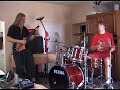 un premier morceau sur la surfreter
personal fretless guitar song on surfreter. another one : http://www.youtube.com/watch?v=bctoiraj-gi
if you want to hear a very good fretless guitarist, listen to tim donahue
www.myspace.com/cchhrriisstt