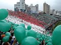 Torcida do Palmeiras formando bandeira da Itália, cantando o hino e subindo o bandeirão no jogo contra os bambis