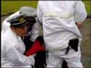 20080510_チベット国旗を掲げた方を警察が不当拘束 in 奈良県新公会堂(修正版)