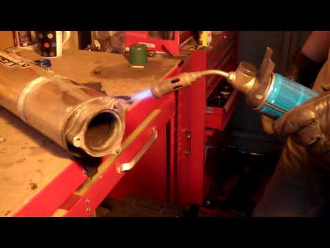 Delboy’s Garage, Suzuki Bandit, Yoshi’ Race pipe, Thread Repair.
