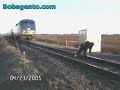 Como atravessar a linha do trem c/ seguran�a - Bobagento.com