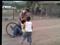 VIDEO IMPACTANTE Mujer que Pierde Los Calzones En Una Pelea