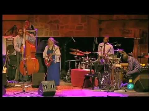 Cassandra Wilson - Red Guitar (Live)