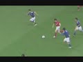 5月24日 サッカー日本代表vs韓国代表 韓国の先取点のシーンです。ボランチの長谷部選手が、朴智星選手に体をぶつけるが、潰す事ができません。次に今野選手が、体をぶつけるが、朴智星選手のドリブルを止められません。もう一人のボランチの遠藤選手は、朴智星選手が、動きだした時、髪の毛を触っていて、結局、朴智星選手のドリブルに追いつく事ができません。前回のワールドカップで7番を付けていた中田英寿さんなら、イエローカード覚悟で、朴智星選手を潰しに行ったのでは、ないでしょうか。改めて、日本選手の気力のなさを、そして、朴智星選手の強さを見せ付けられました。朴選手のシュートシーンに関して、新しい動画 5/24 日韓戦の真実 遠藤は、右手で朴の背中をお触りしていた www.youtube.com