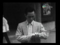 何非凡在『樂宮戲院』想看迪保加(Dirk Bogarde)主演的西片《Spanish Gardener 西班牙園丁》(1956年)。背景粵語時代曲《明星》；撰曲：黃霑；演唱：張瑪莉。 樂宮戲院Princess Theatre 位於九龍尖沙嘴彌敦道與金巴倫道交界(現址為『美麗華酒店』)，耗資港幣600多萬元，佔地36500平方英呎，1700多個座位，由何東爵士的「港九娛樂有限公司」經營，在中華民國四十一年(1952年)12月10日(星期三)下午3時舉行開幕典禮，1000多位賓客參觀，利銘澤夫人剪綵。開幕當天晚上7時30分及9時30分上映兩場美國哥倫比亞特藝七彩歌舞電影《Rainbow Round My Shoulder》(樂滿映宮)(1952年)，聲韻搭配，映襯該戲院名字。而開幕翌日，則上映美國雷電華出品，瑪蓮德烈治(Marlene Dietrich)主演的七彩打鬥鉅片《群雄爭霸戰Rancho Notorious》，特等港幣4元；超等港幣3元5角；後座港幣2元4角；前座港幣1元5角。開幕廣告內，強調該戲院金碧輝煌，聲光俱佳，更設置「變幻噴池、七彩絨幕」。開幕同日的另一則廣告，則強力推介戲院「設備最佳座椅」：「不惜重資全部安裝，美國曲線Bodiform沙發座椅，依照世界影城排列方式，務使觀眾享受舒適愉快。」戲院的內貌和觀影感受，得請曾內進的觀眾分享。中華民國四十四年(1955年)2月3日，樂宮戲院登報增設中座啟事：「為便利觀眾起見，特自二月四日起，增設中座，票價壹圓七毫，同時並增售小童票，超等二圓，後座壹圓二毫。」 除了放映電影，具水準的舞臺設備的樂宮戲院亦有現場表演，諸如雙十國慶、芭蕾舞、臺灣省歌舞團，甚至粵劇及平劇，中華民國四十五年(1956年)5月上旬的報章，刊有「日本矢田拉丁艷舞團」於5月8日前來香港樂宮戲院登臺的廣告。演出團隊看來頗具規模，香港《工商日報》亦撥出篇幅，圖文並茂介紹日本艷舞女郎。合共兩小時的演出，票價為：10元、6元、4元7角、3元5角。而廣告所 <b>...</b>