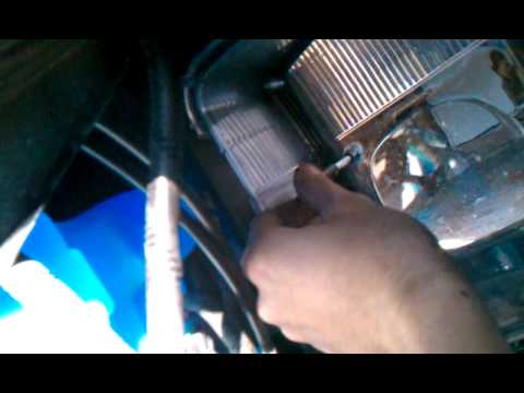 Cadillac SRX turn signal bulb replacement 2005 Part 3