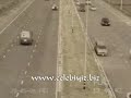 عجل سيارة يخرج من مكانه ويطير بالهواء عجيب .. ثم يضرب بالسيارات ومن ثم يعود الي مكانه المناسب رائع جدا