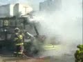 Bus del servicio público es incendiado en Bogotá