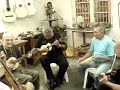 paul�o do cavaco e grupo cinco companheiros de santos (jorge, carlinhos, miltinho, manec�o e jo�ozinho (ausente no dia) em encontro no atelier do grande luthier homero nardy em s�o benardo do campo