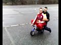 in 2 su una minimoto cina elaborata