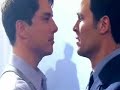 Torchwood beso del Capitán Jack Harkness en español kiss Torchwood beso del Capitán Jack Harkness en español kiss