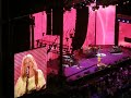 jewel performers her single 